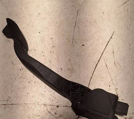 Accelerator throttle pedal