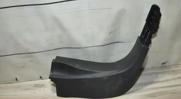 Foot area side trim