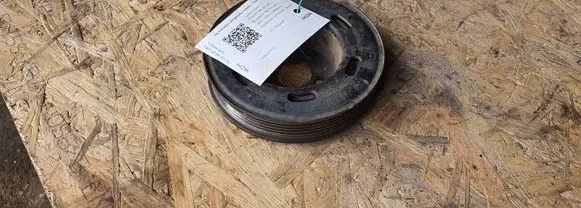 Volkswagen PASSAT B6 Crankshaft pulley 06A105243E