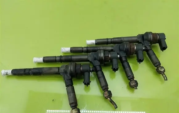Opel Astra G Fuel injectors set 0445110118