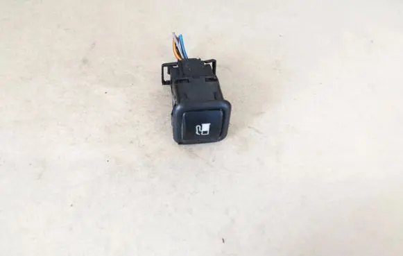 Volkswagen Golf IV Fuel tank opening switch 3b0959833a