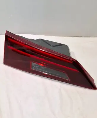 Lexus ES 300h Tailgate rear/tail lights F100RD02 A4M2310001 8158053151