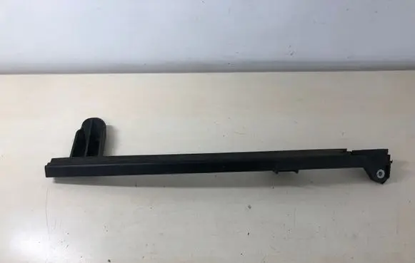 KIA Ceed Rear door window/glass frame 835351H000
