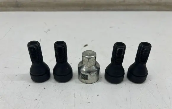 BMW 5 G30 G31 G38 Anti-theft wheel nuts and lock