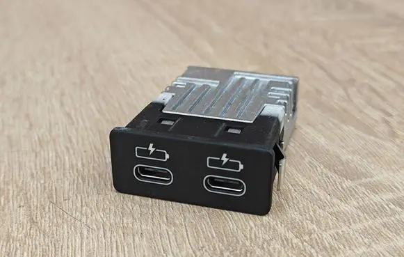 BMW 8 G16 USB socket connector 8711938