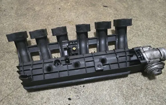 BMW 5 E39 Intake manifold 2248533 2246179