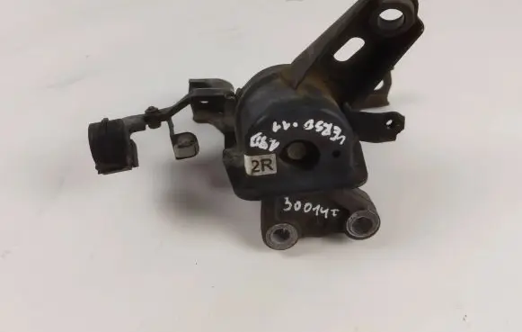 Toyota Verso Engine mount bracket