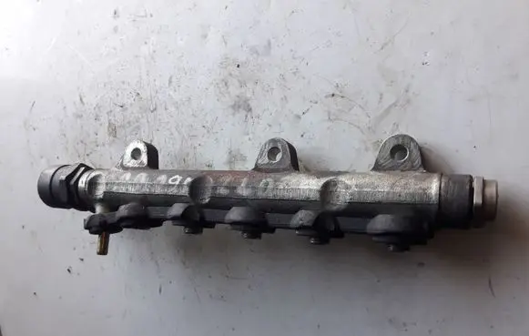 Saab 9-5 Fuel distributor 0445214114