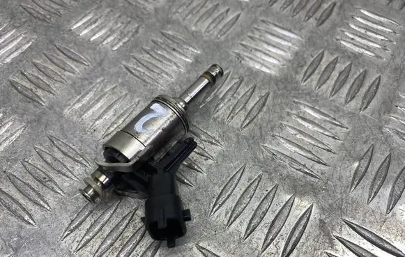 BMW 1 F20 F21 Fuel injector V7591623