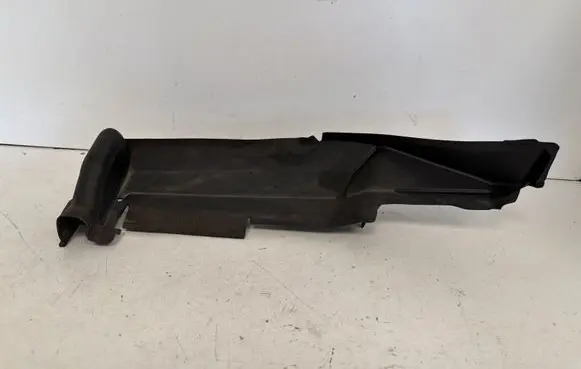 Audi Q3 8U Fender end trim 8U0821170