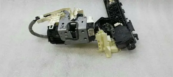 Mercedes-Benz CLS C218 AMG Front door lock A2047202435