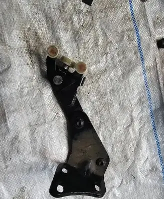 Volkswagen Caddy Sliding door lower roller guide/hinge 2K0843397A C355MC