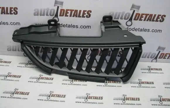 Mitsubishi Grandis Front bumper upper radiator grill MN145456