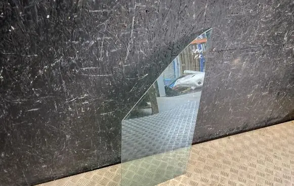 Man TGE 1gen Front triangle window/glass 