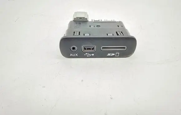 Maserati Ghibli AUX in-socket connector 670102009 68332335AB 33325336