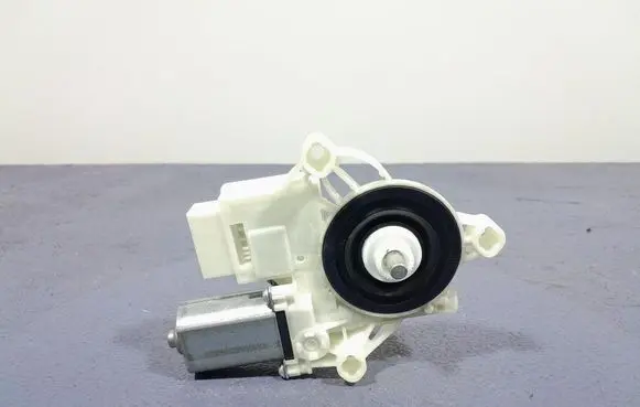 BMW X7 G07 Front door window regulator with motor 9450069
