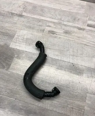 Volkswagen PASSAT B7 Breather hose/pipe 06J103221