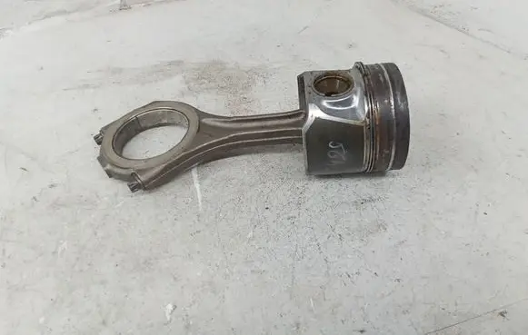 Volkswagen Touareg I Piston with connecting rod