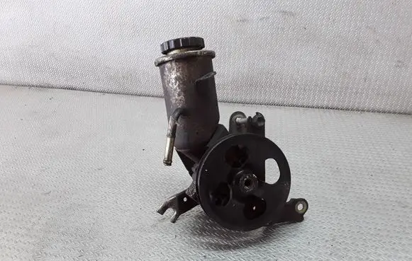 Toyota Yaris Power steering pump