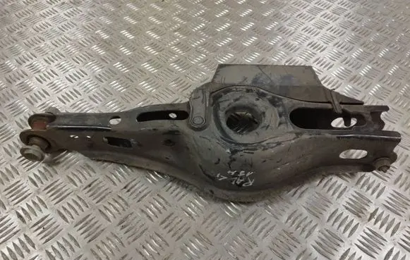 Toyota RAV 4 (XA50) Coil spring/strut mount 