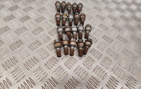 Audi Q7 4M Nuts/bolts 