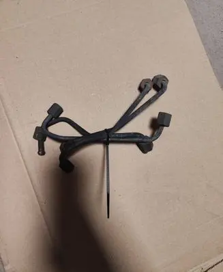 Fuel injector supply line/pipe