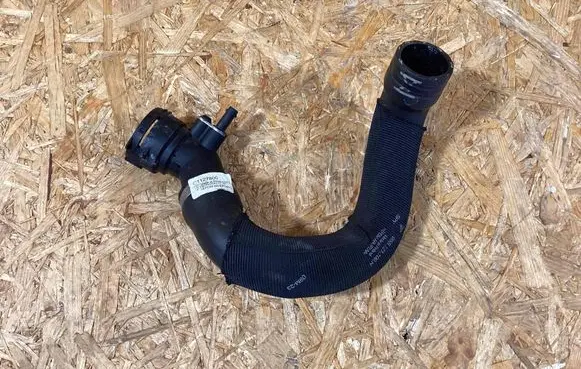 Porsche Macan (95B) Intercooler pipe mounting bracket 95b121109h