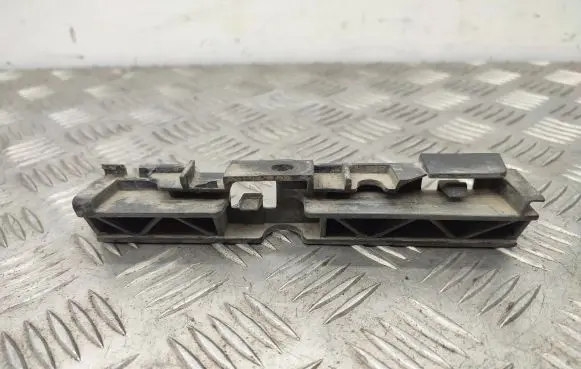 Fender mounting bracket