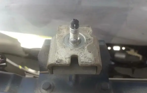 Peugeot 307 Tailgate/trunk/boot hinge