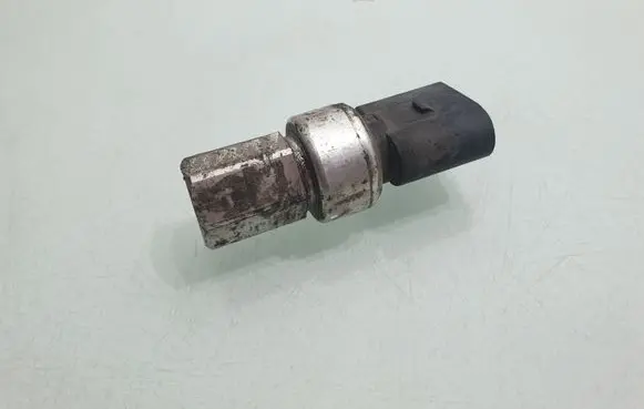 Volkswagen PASSAT CC Air conditioning (A/C) pressure sensor 1K0959126A