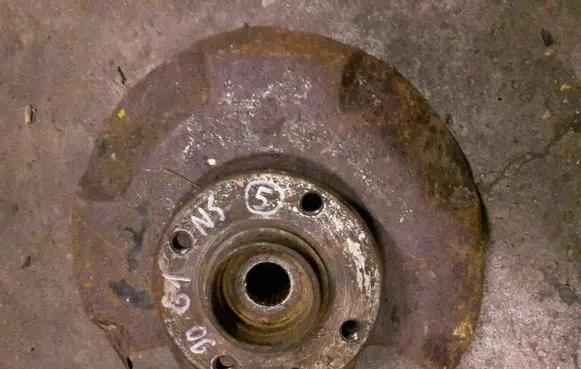 Volkswagen Golf I Front wheel hub 171407255A