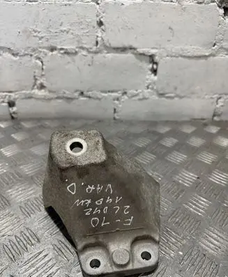 BMW 5 F10 F11 Engine mounting bracket 6795958