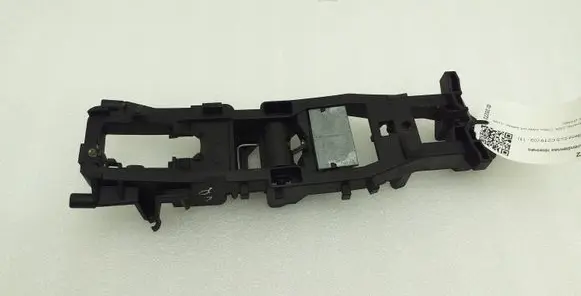 Mercedes-Benz CLS C219 Front door exterior handle/bracket 2117600134