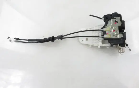 Hyundai i30 Front door lock 813102L020