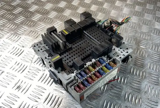 Volvo XC90 Fuse module 30679527
