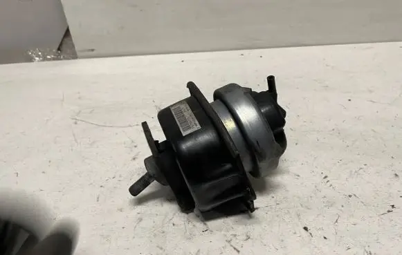BMW X5 E70 Engine mount bracket 679541701