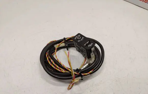 BMW X3 F25 AUX in-socket connector 84109237653 61319129651 51169138500
