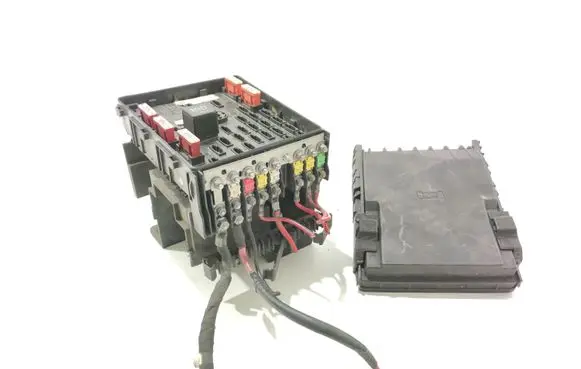 Volkswagen PASSAT B6 Fuse box set 3C0937125