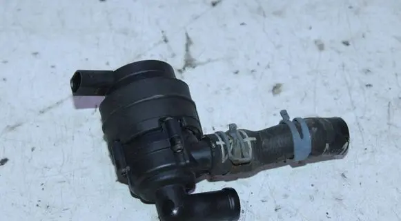 Volkswagen Crafter Water pump 7C0819025