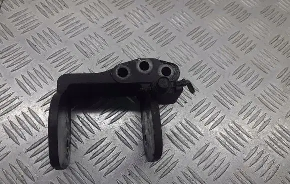 BMW X3 E83 Engine mounting bracket