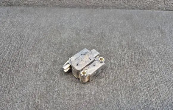 Mercedes-Benz ML W164 Fuel pressure regulator 2437020007