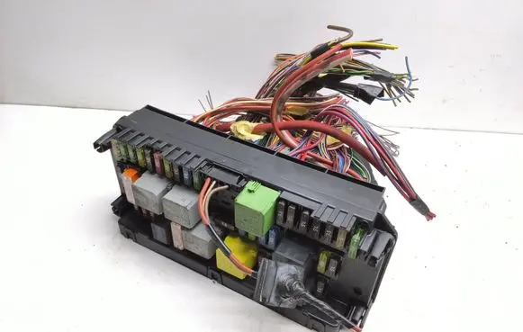 Mercedes-Benz C W204 Fuse box set A2129003514 A2129020706 A2129015204