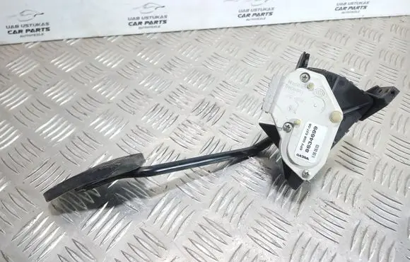 Volvo XC90 Accelerator throttle pedal 8634699