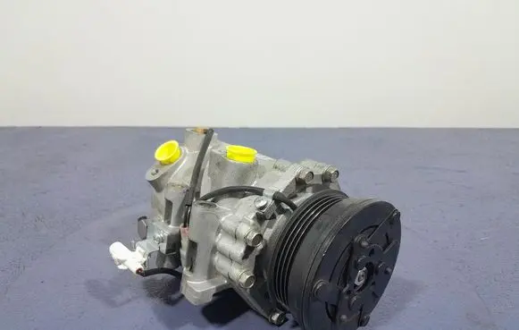 Suzuki Swift I Air conditioning (A/C) compressor (pump) KTT090079