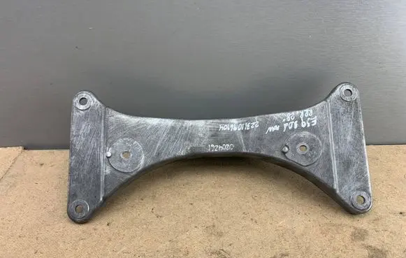 BMW 5 E39 Gearbox mounting bracket 22311096104 1096104