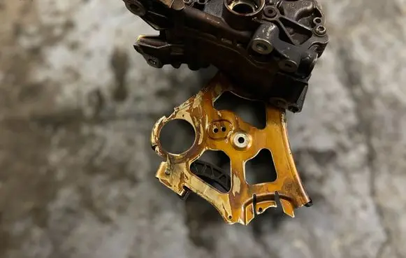 BMW 5 F10 F11 Oil pump 7573748