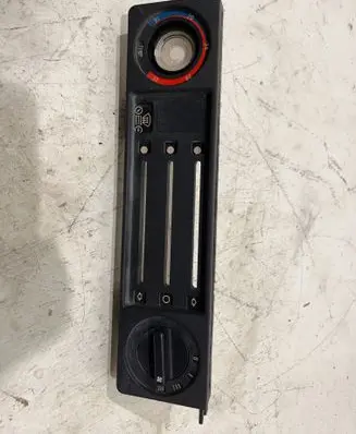 BMW 5 E28 Climate control/heater control trim 1375097 286411