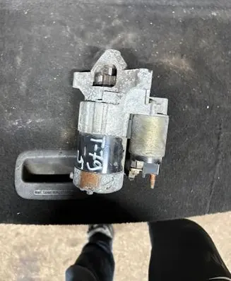 Renault Megane II Starter motor M000T86081