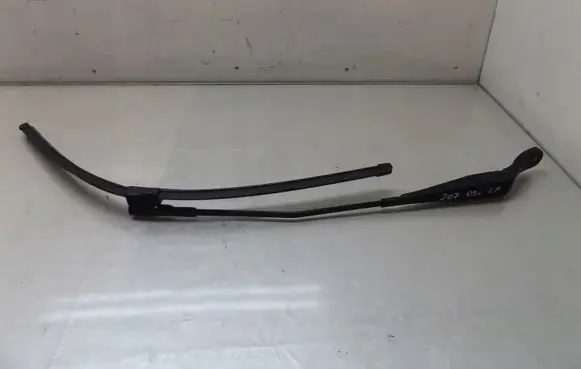 Peugeot 207 Front wiper blade arm