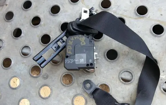 Ford Focus Front seatbelt